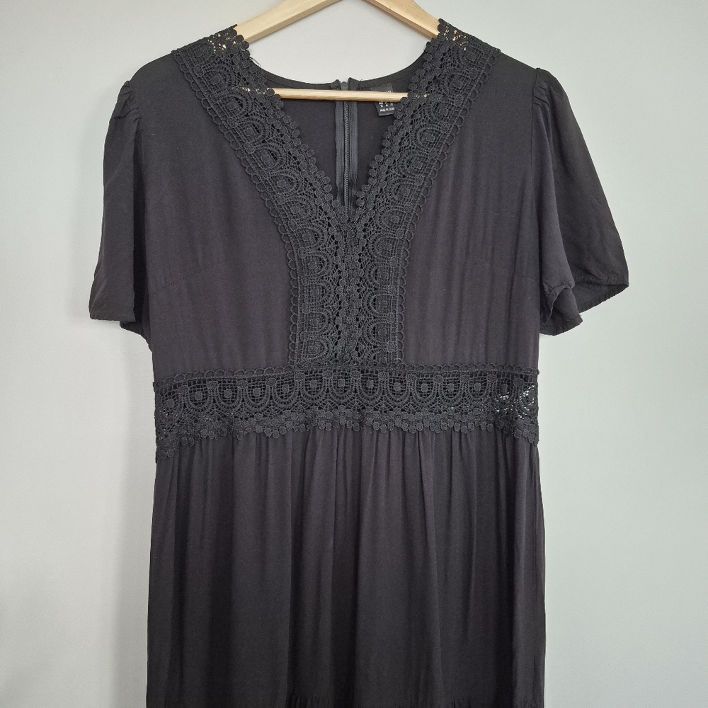 Black Lace Short Sleeve Dress